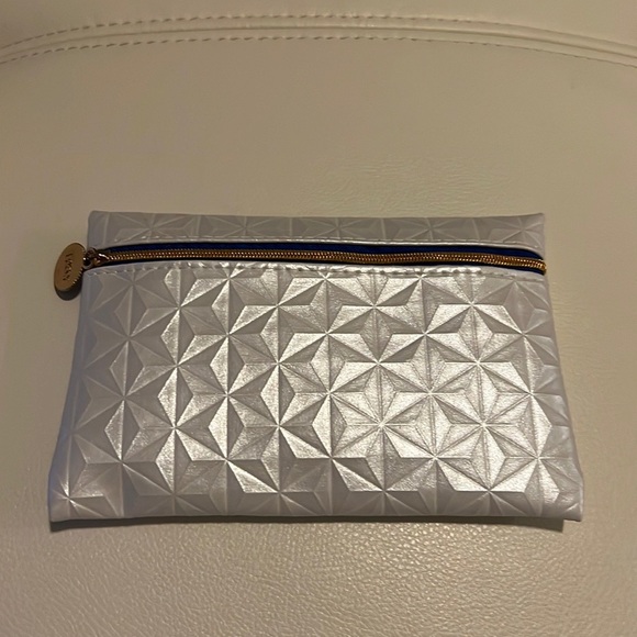 ISPY White Embossed Geometric Print Blue Zipper Clutch Travel Cosmetic Bag - Picture 2 of 4
